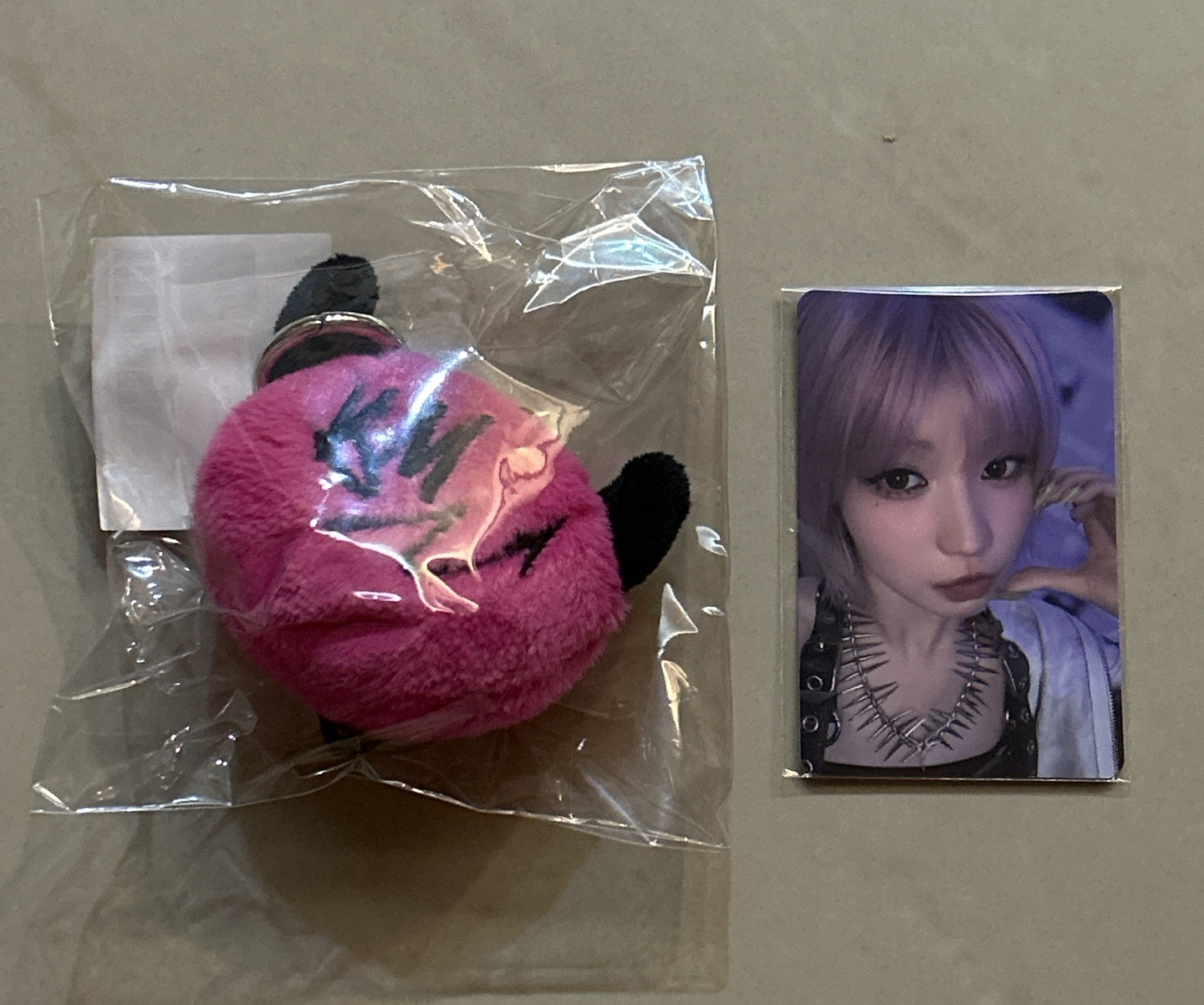 線下絨毛吊飾+角卡一組