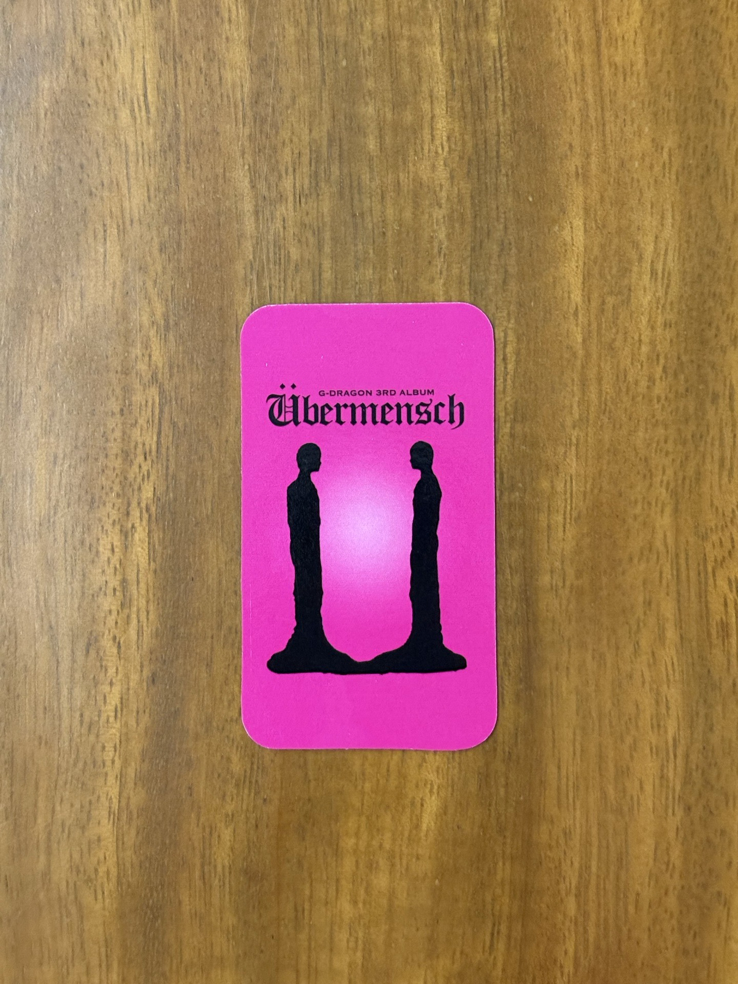 美國進口版 權志龍 G-DRAGON( BIGBANG ) [ÜBERMENSCH]粉色版