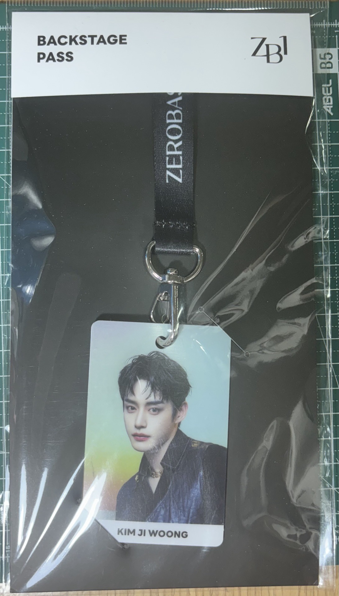 ZB1 迷三快閃店 金地雄 工作證