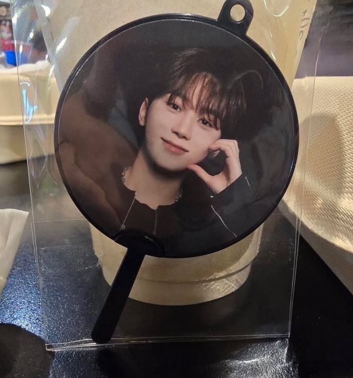 FOLLOW AGAIN 小黑扇 俊奎寛率