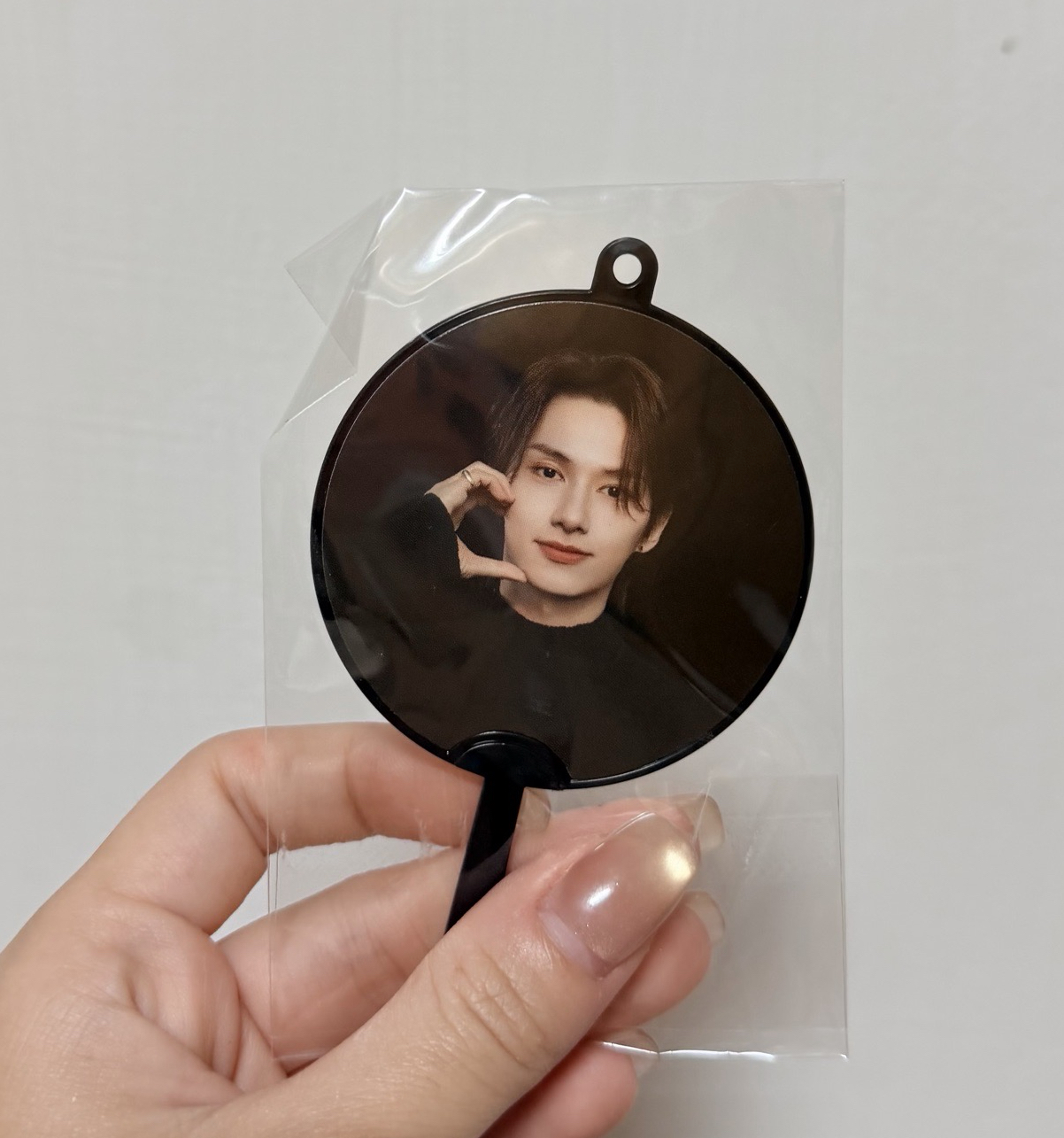 FOLLOW AGAIN 小黑扇 俊奎寛率