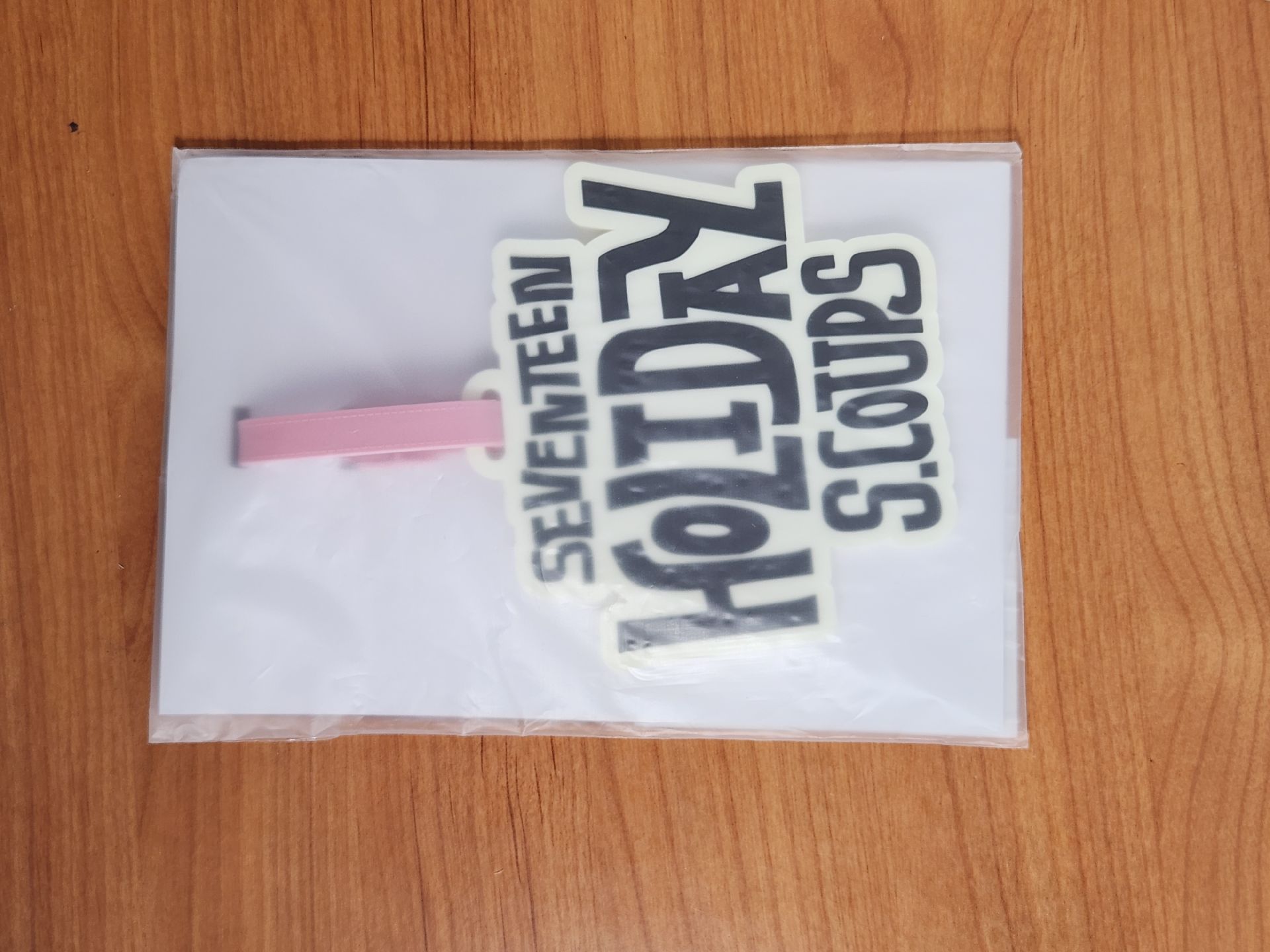 Holiday大扇、未拆卡包、立牌、徽章