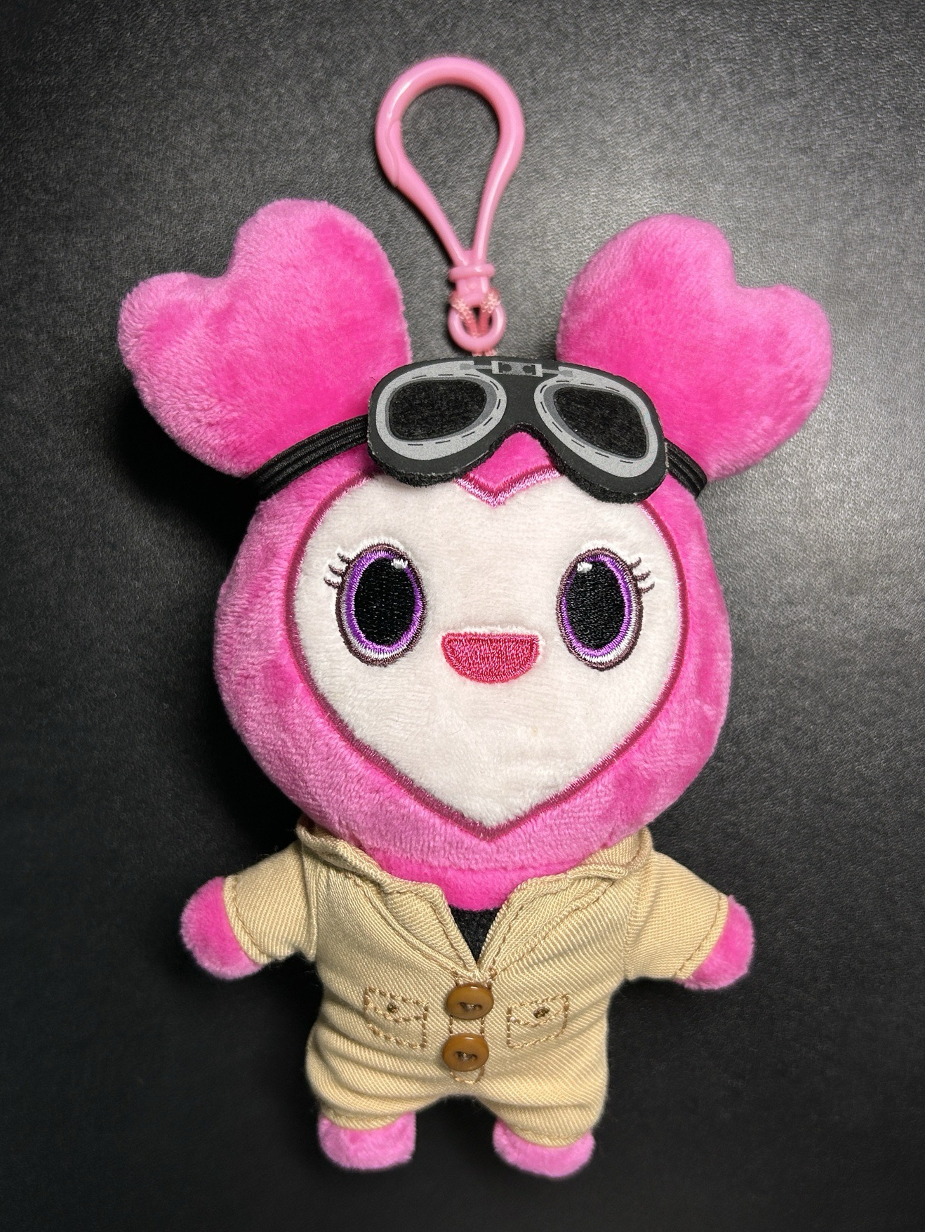 World in a Day 飛行裝LOVELY吊娃