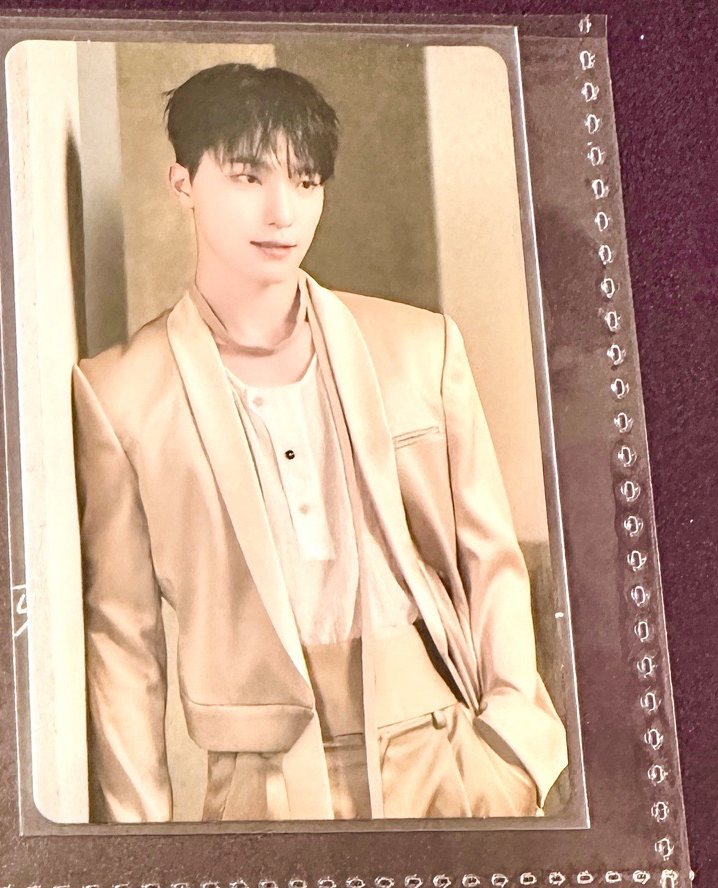 上面RIGHT HERE 隨機卡 