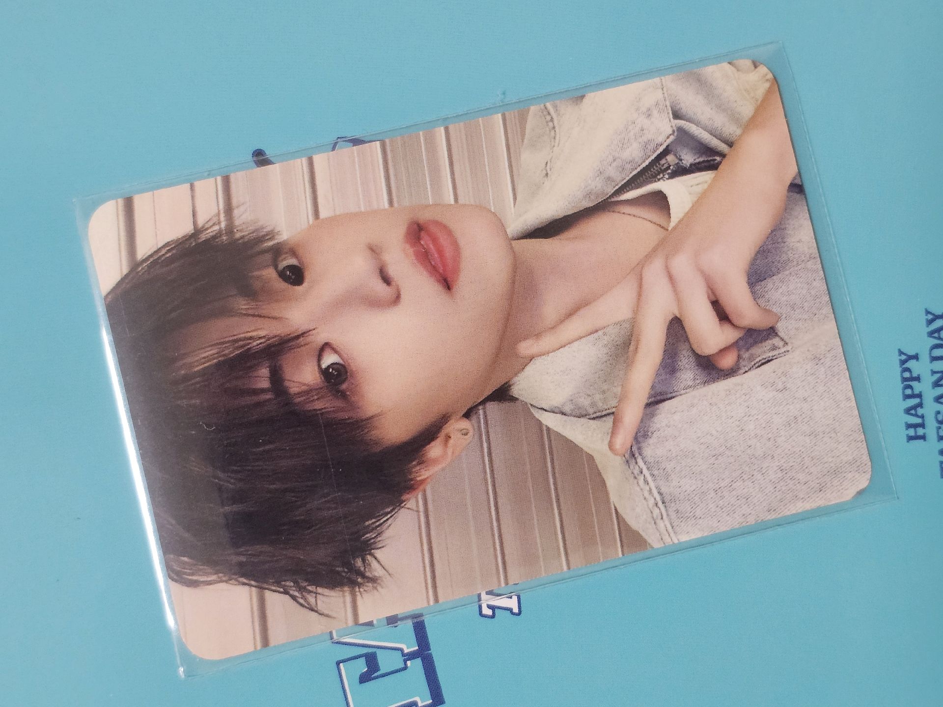 🦦 Riwoo No Genre 隨機卡包 自拍卡