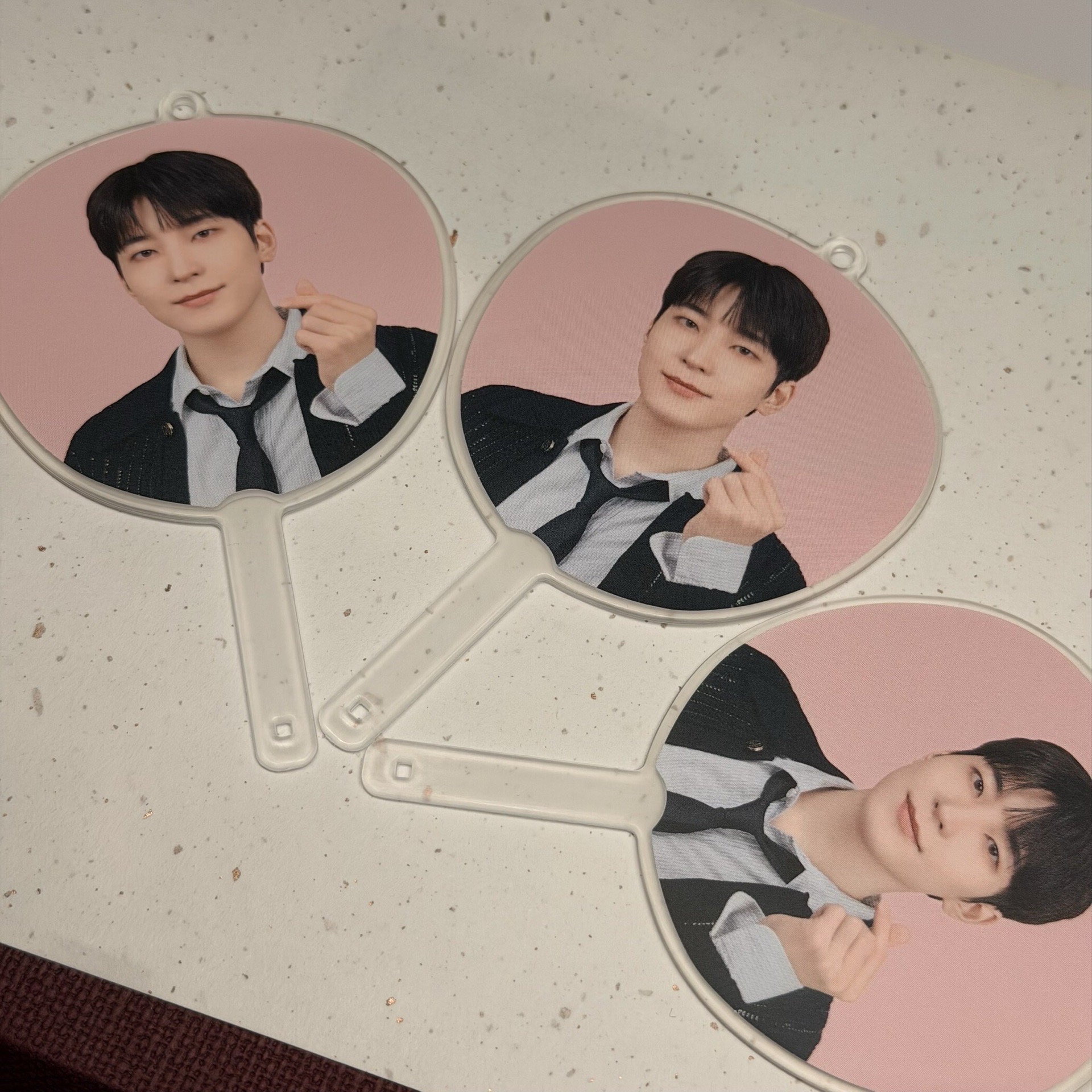 日本HOLIDAY圓佑小扇 黑版 比心