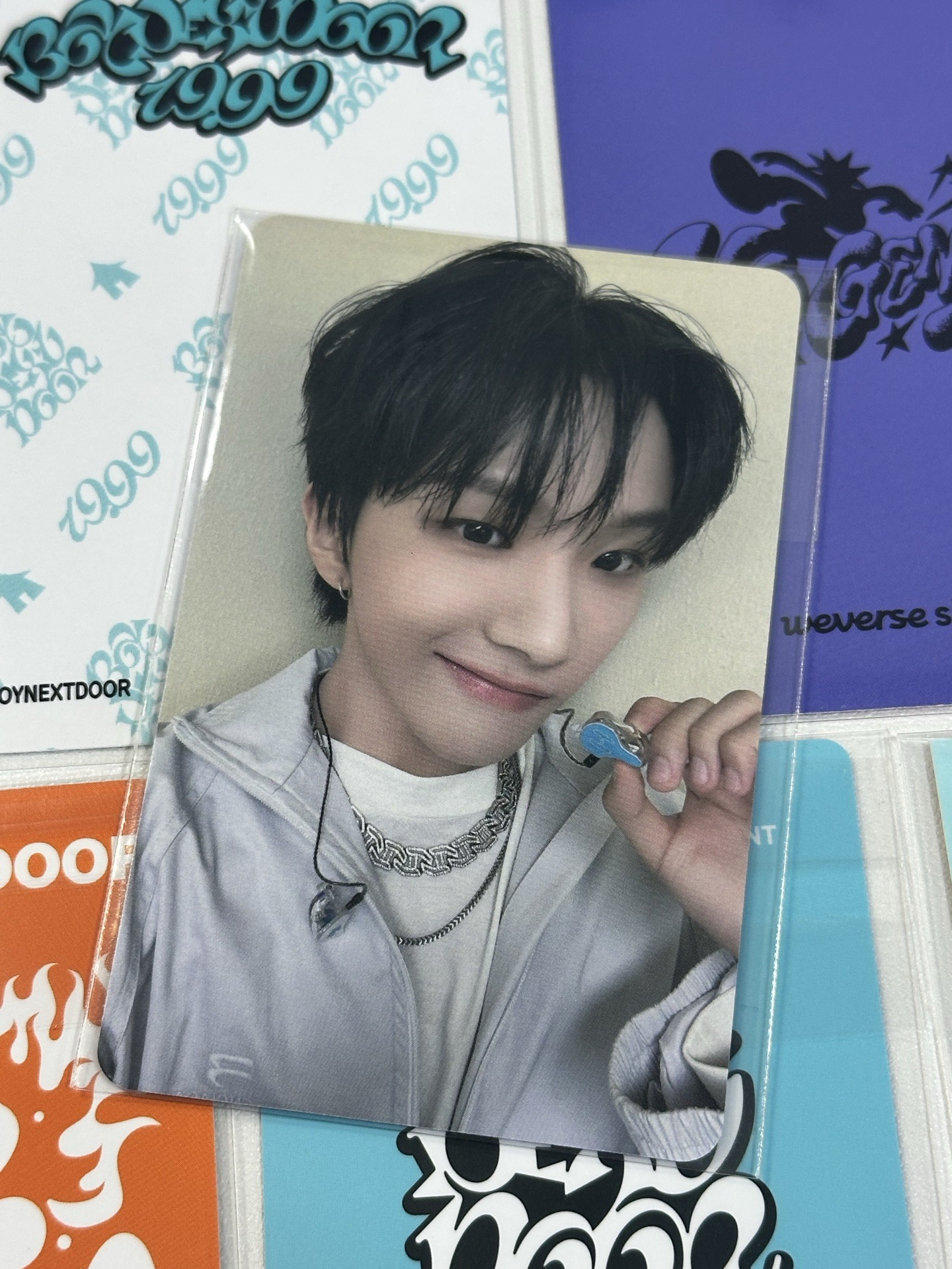 雲鶴手上拿監聽耳機