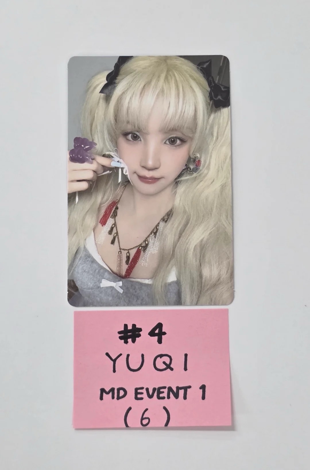 IDLE 宋雨琦正版小卡-快閃店（雙馬尾捏臉版本）