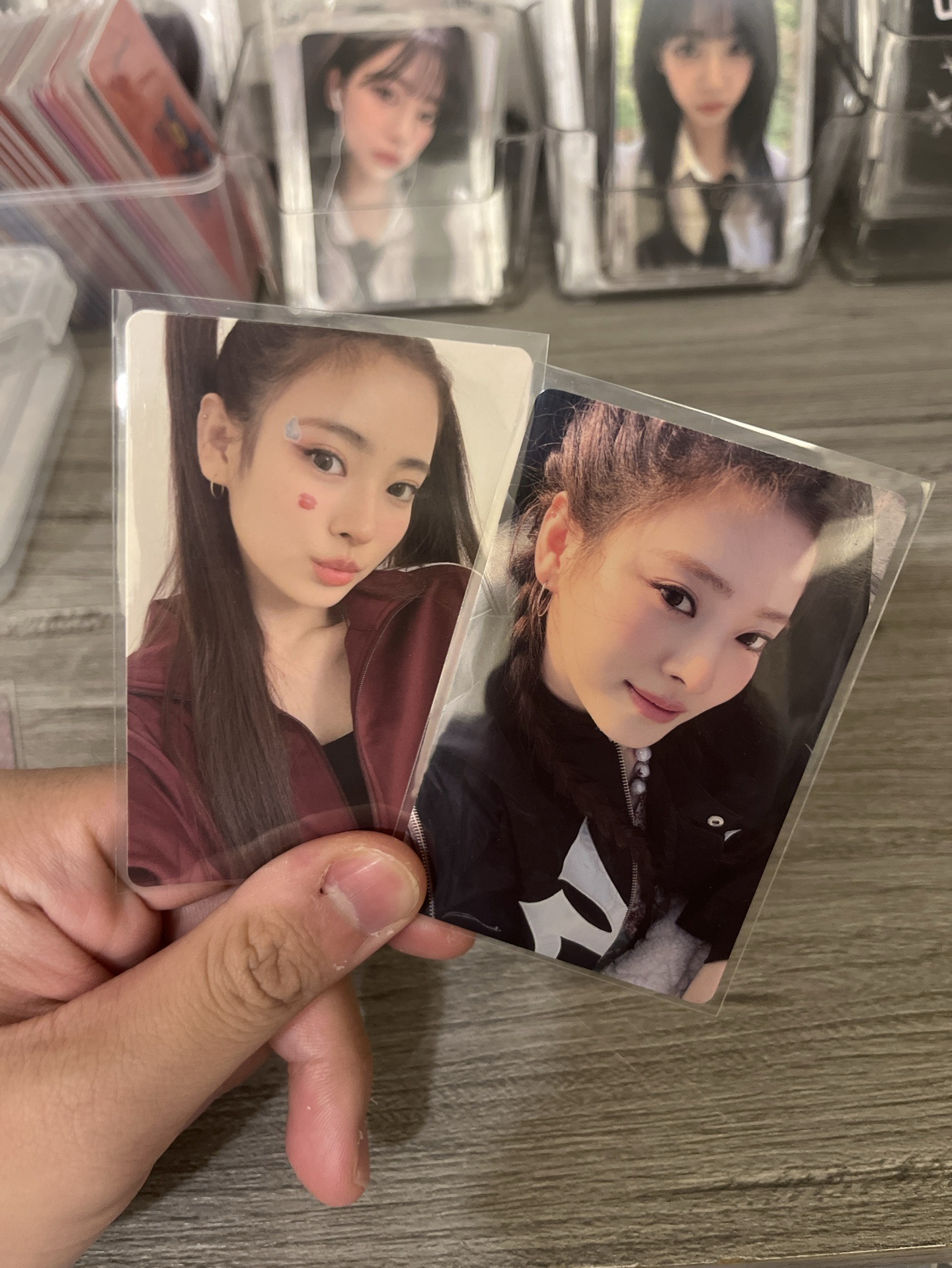 Anna小卡 買一送一 右邊是中背「杏服就在下一個轉角」