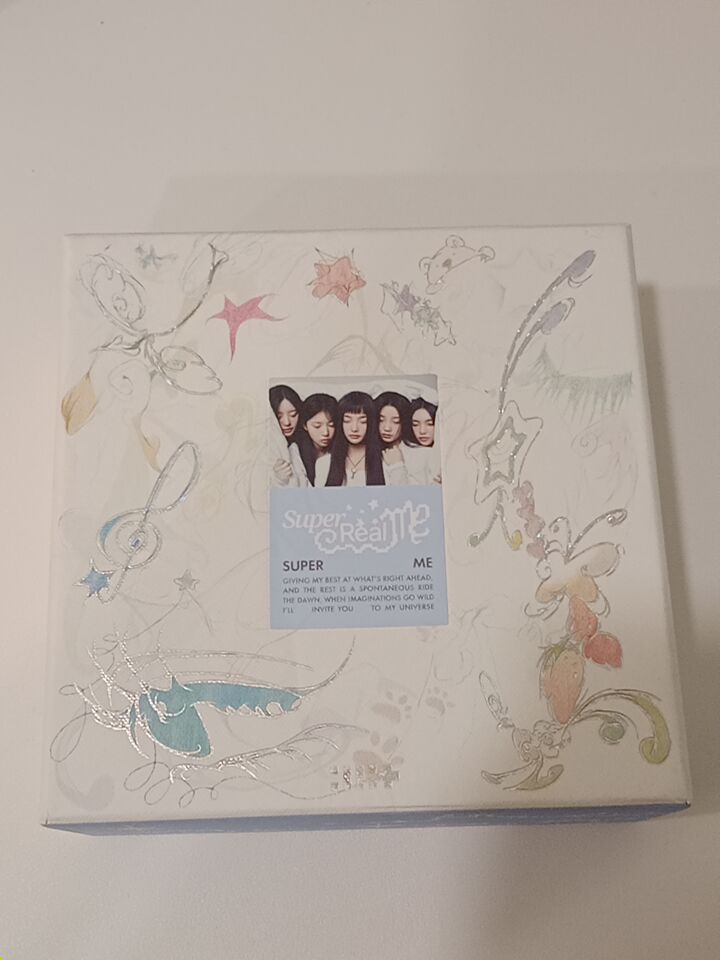 ILLIT《Super Real Me》藍版