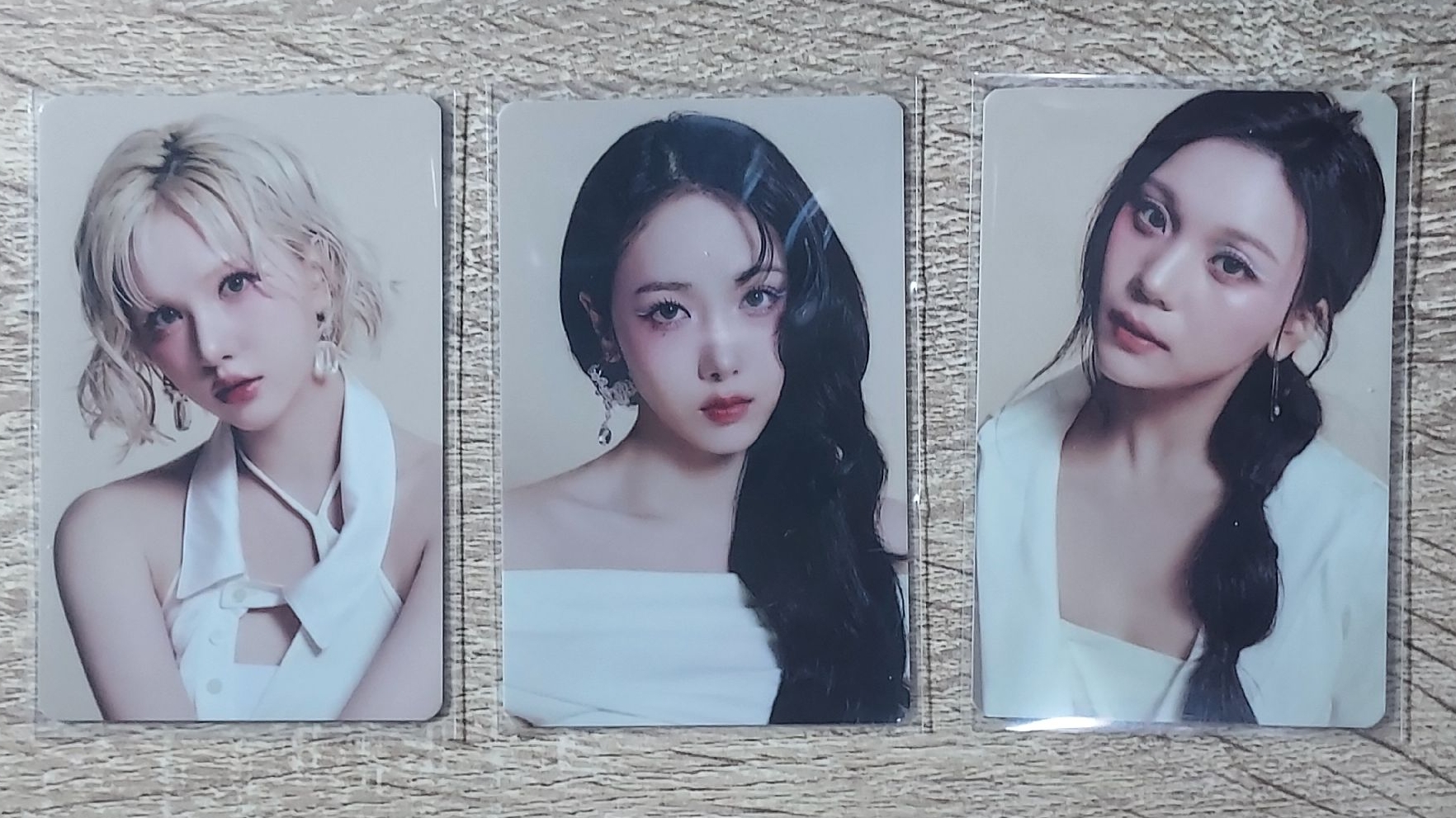 Viviz 世巡卡包卡官拍一組