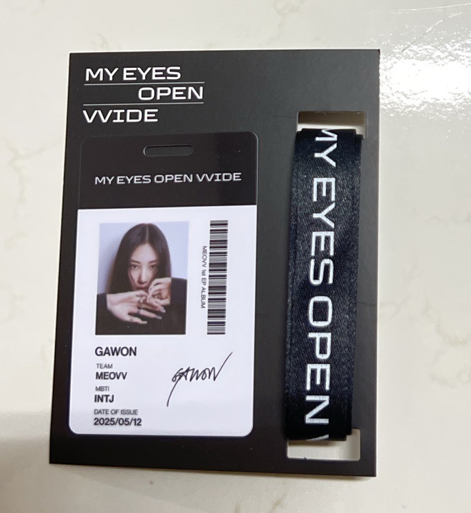 MEOVV 台北快閃店識別證（無小卡無sooin ）