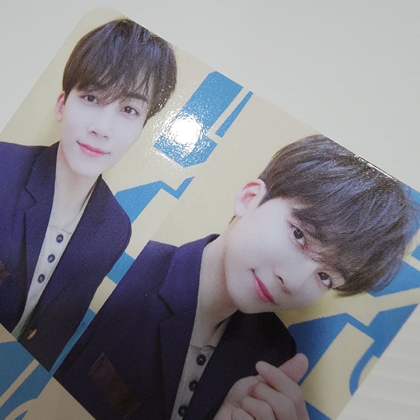 左上2張 四宮格微凹痕及直線💛