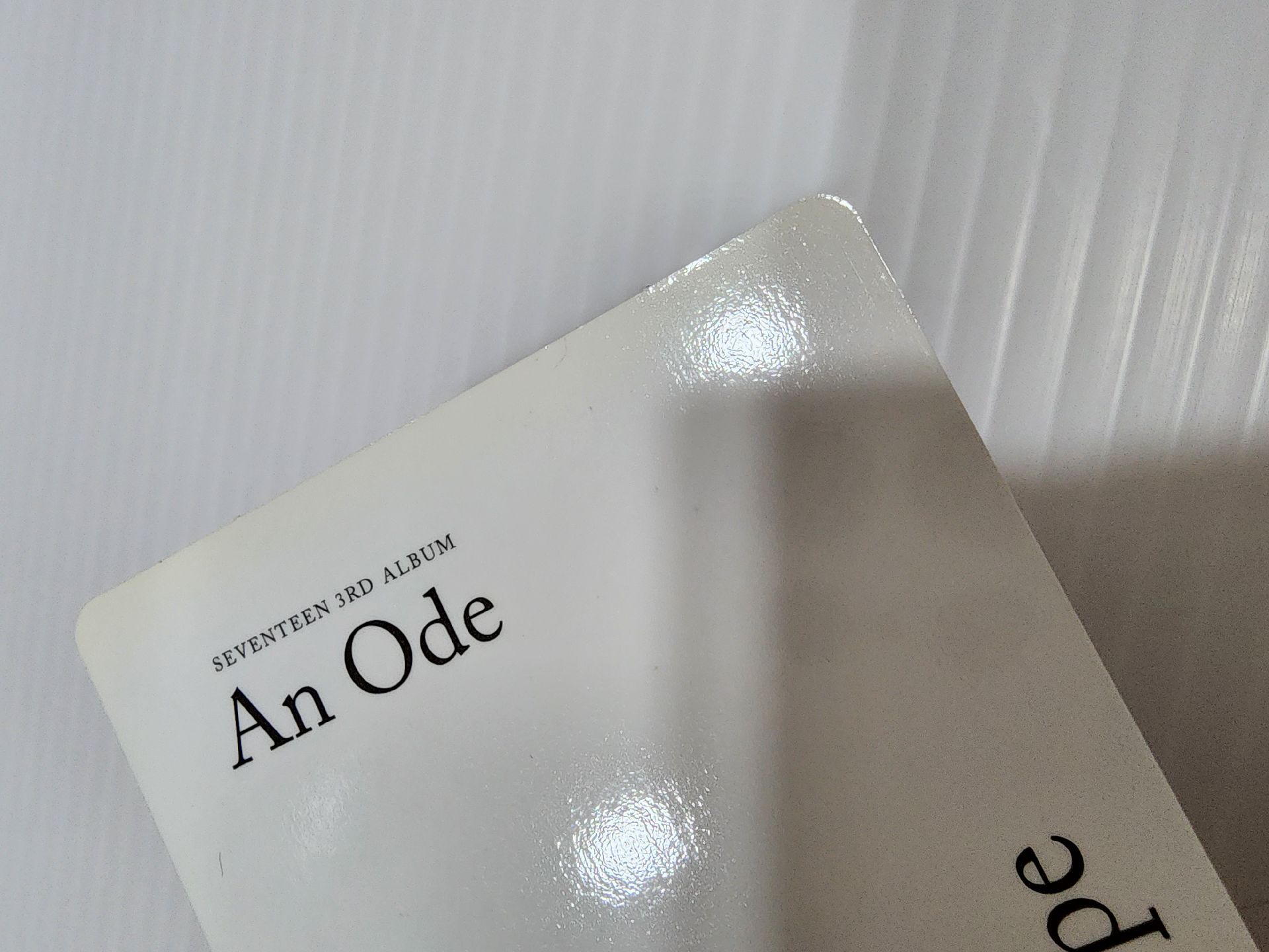 下排左3卡背上緣微黃