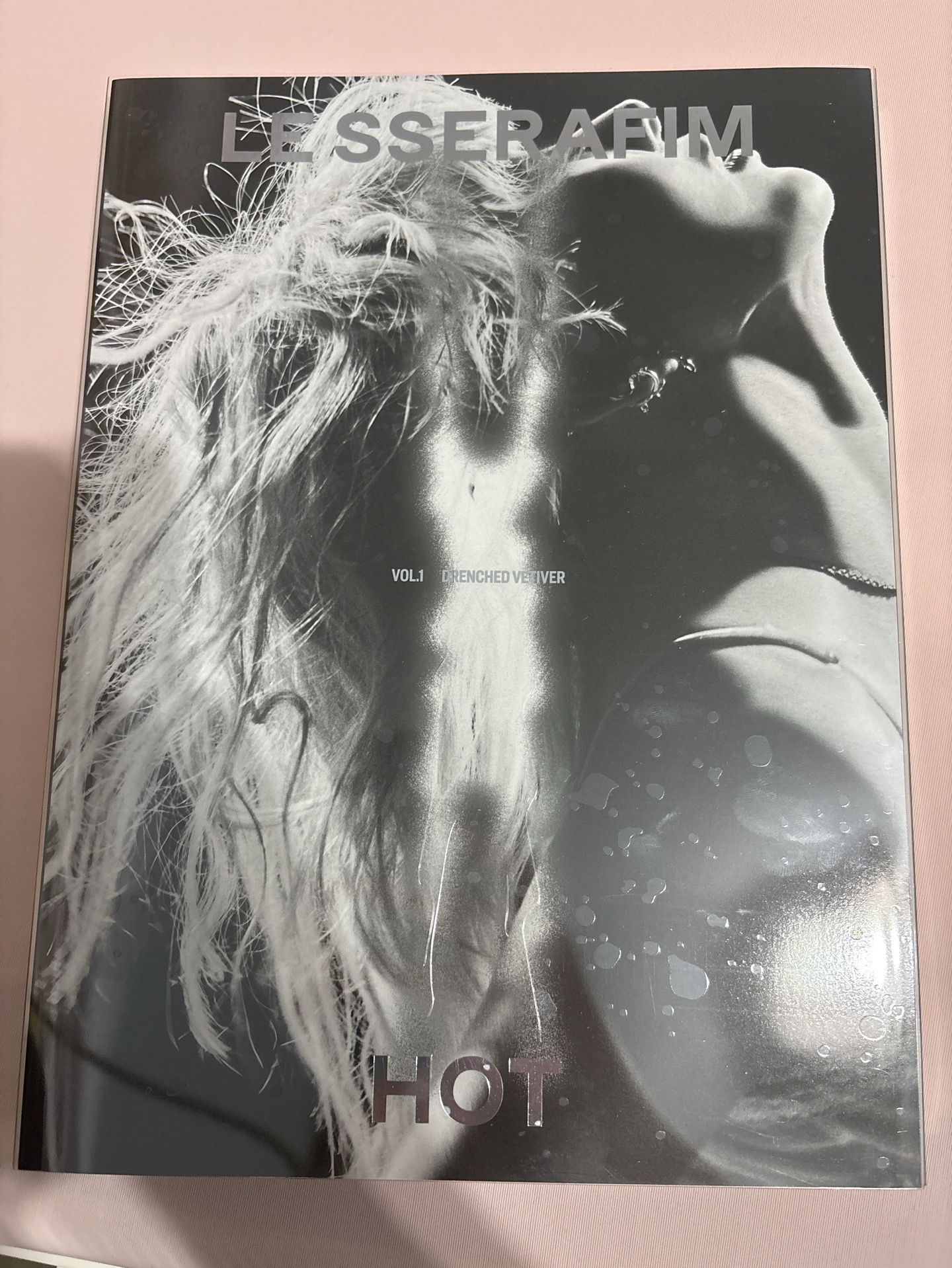 HOT VOL.1 DRENCHED VETIVER(無小卡)
