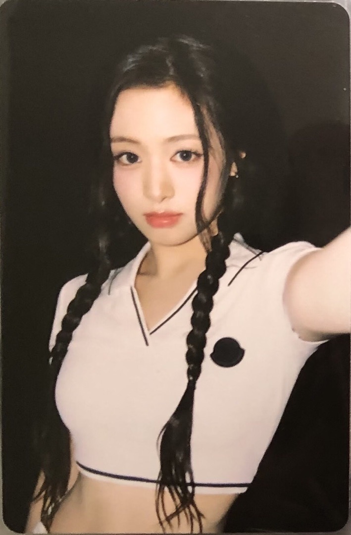 一週年寫真卡（含明信片） AHYEON