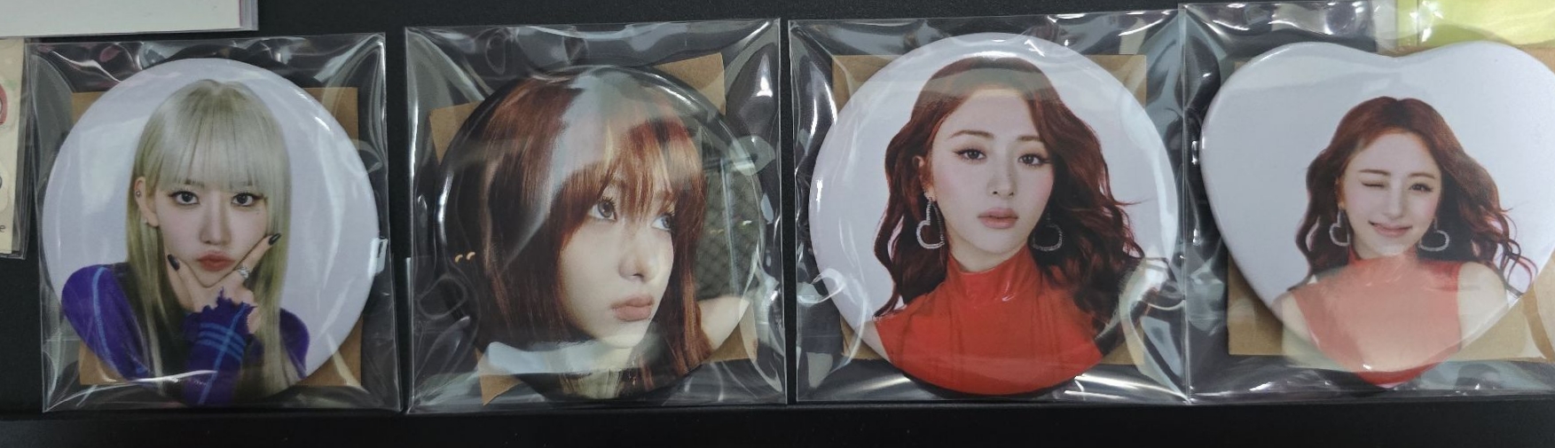 24fim徽章櫻允 Different徽章允