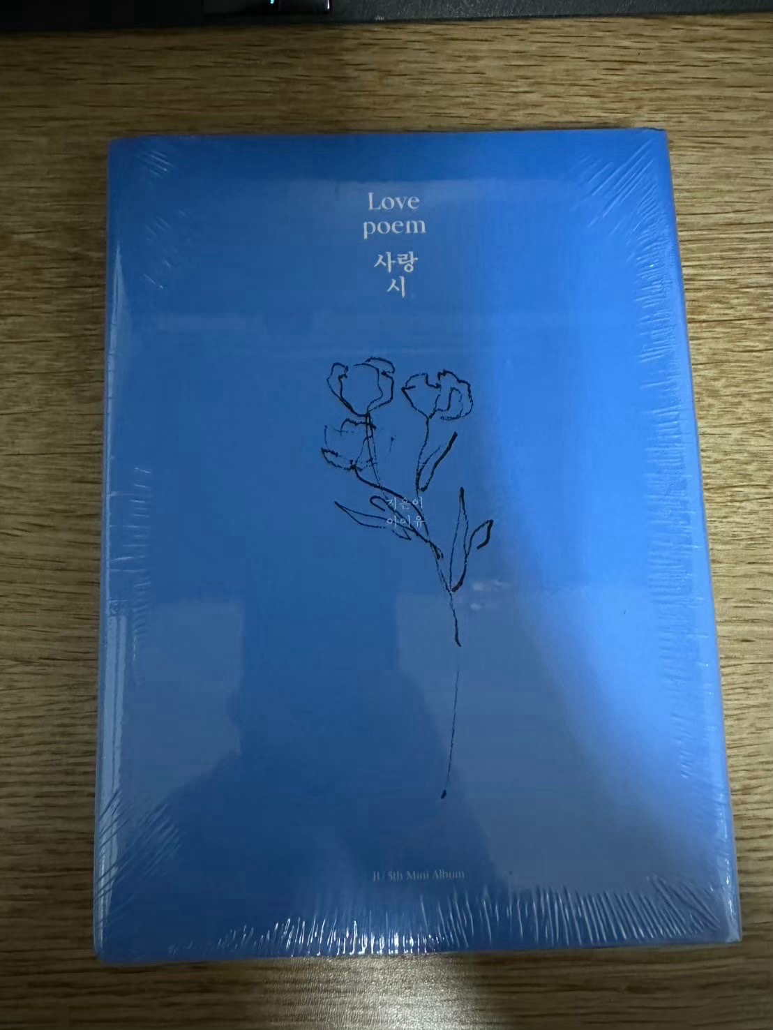 IU 李知恩 Love poem 未拆專