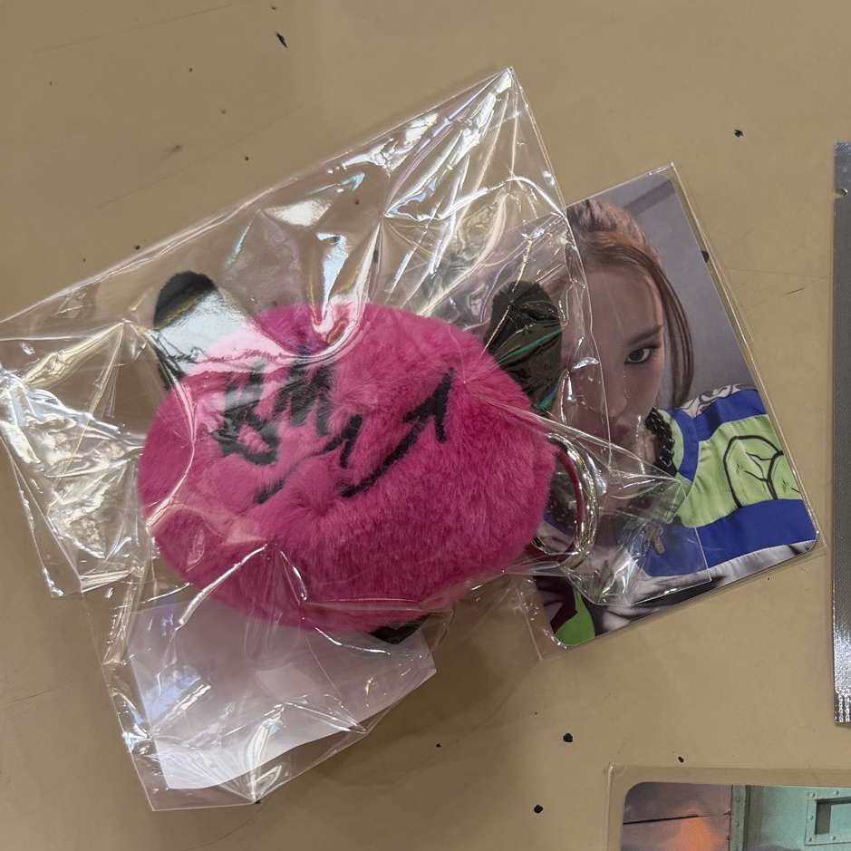 BM we go up 首爾快閃 絨毛吊飾