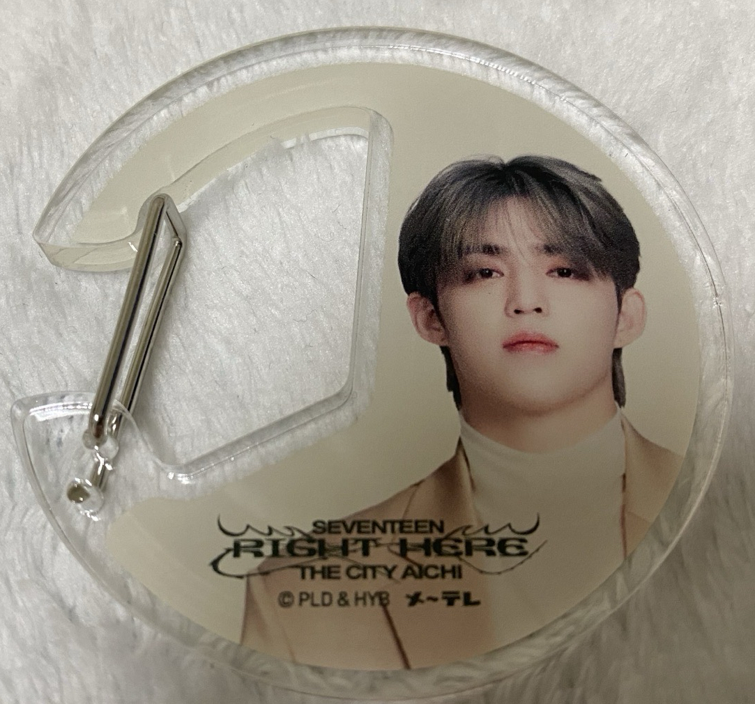 Seventeen right here 哲 登山扣