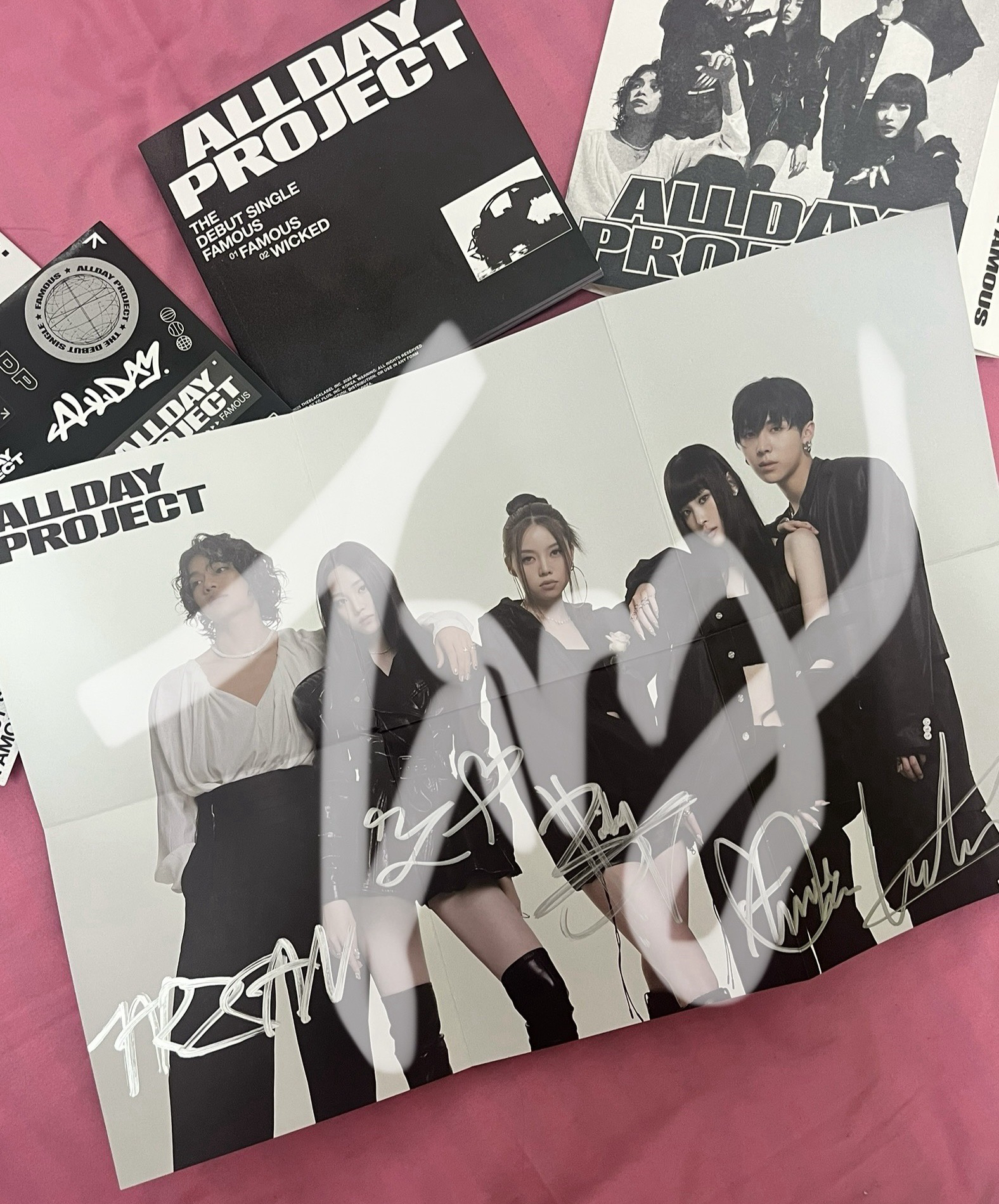 親簽海報+兩張特典