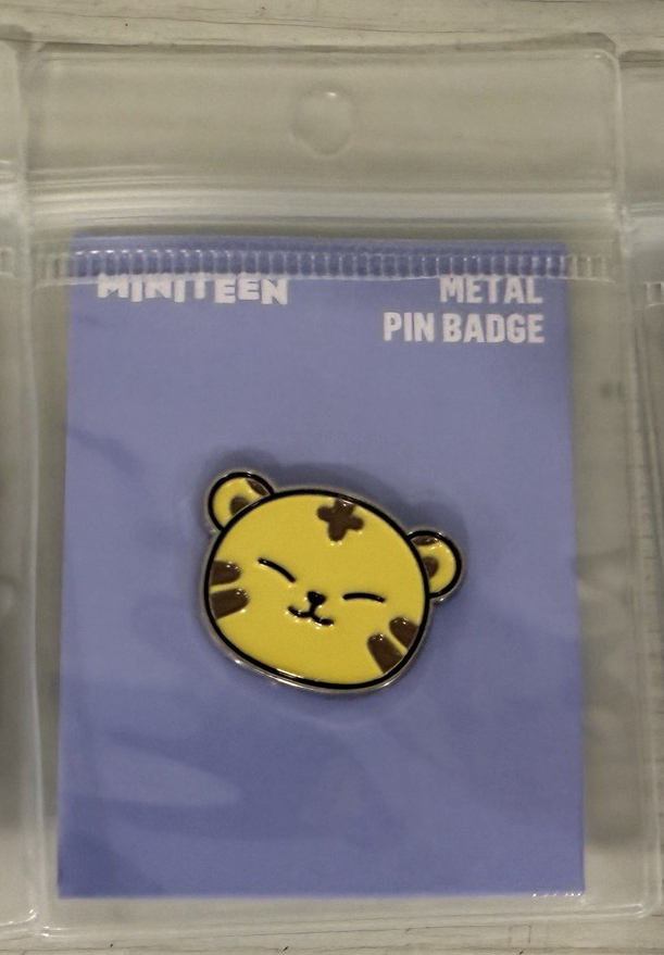 榮 miniteen 金屬胸針
