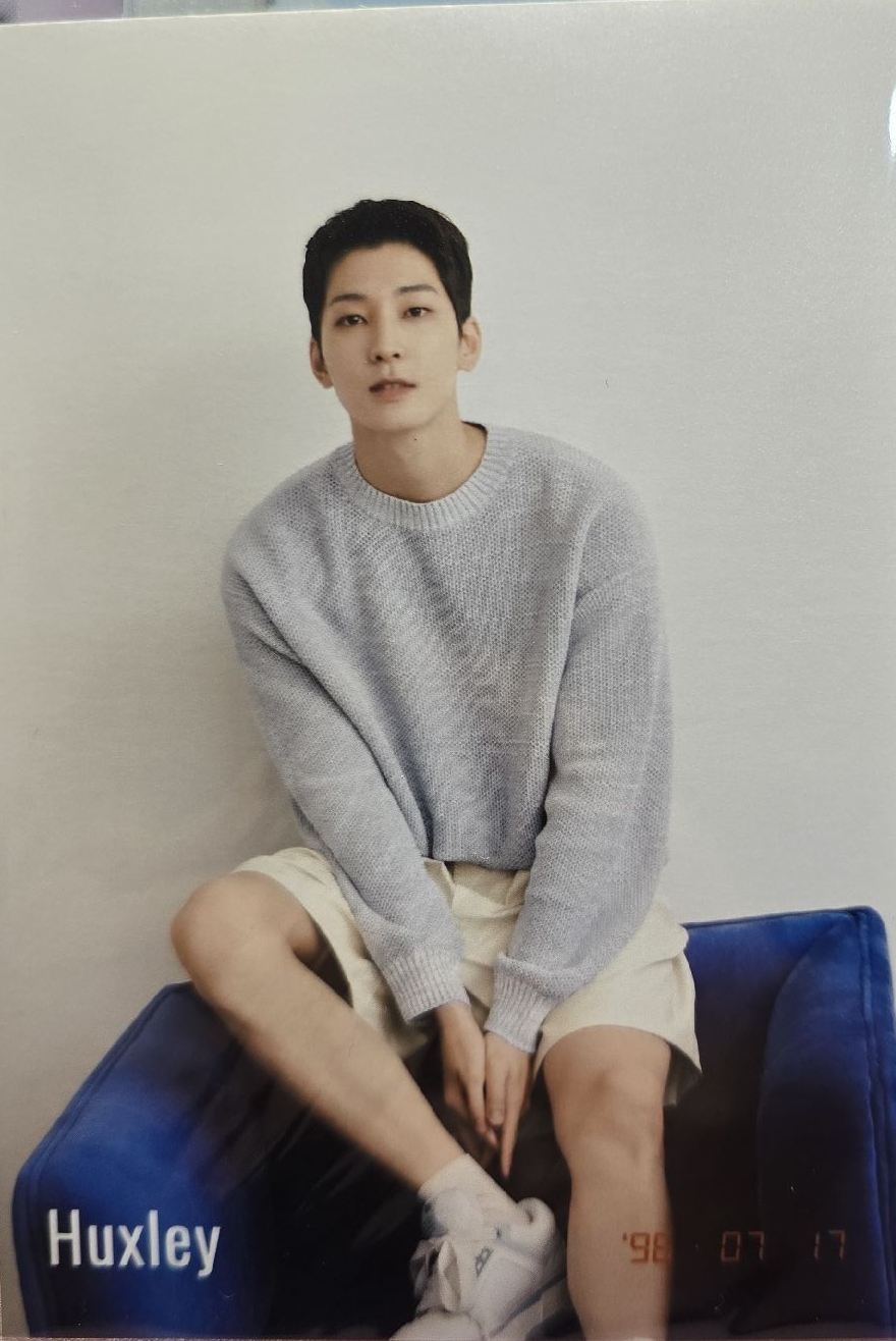 Huxley 灰毛衣 短褲