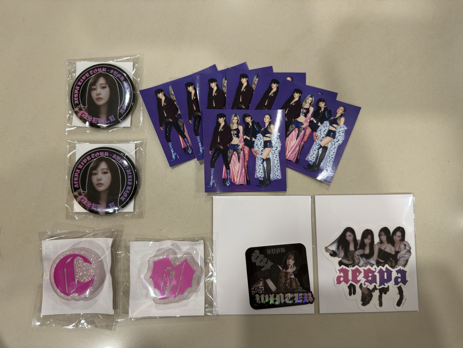 隨機扭蛋（徽章、扇子配飾、貼紙+B賞貼紙）