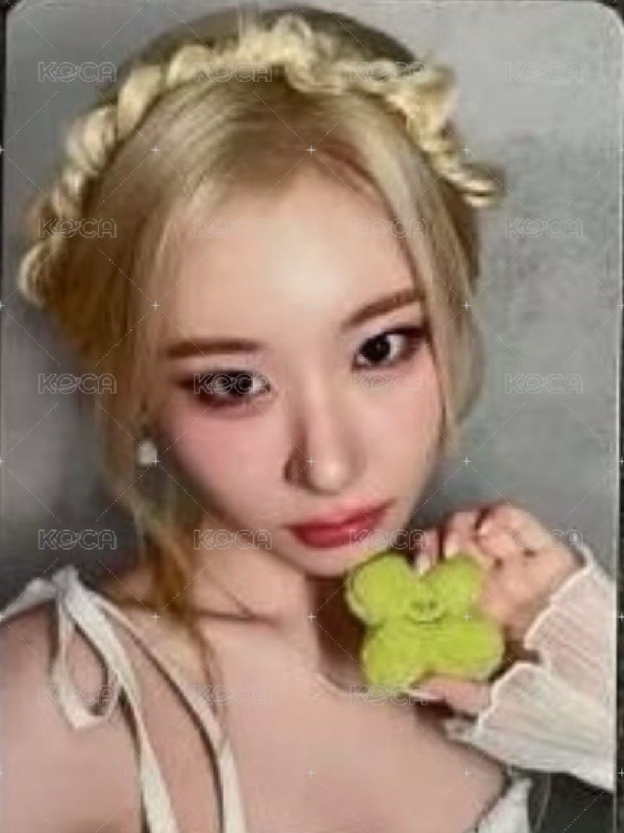 Itzy_李彩領中背含綁-領著Midzy走