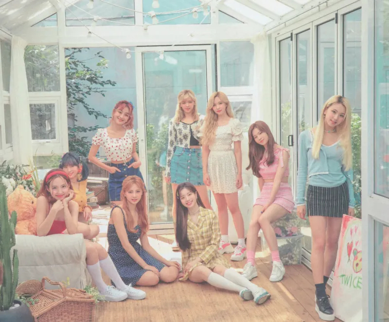 TWICE Japan Season's Greetings 2021 "ON & OFF"