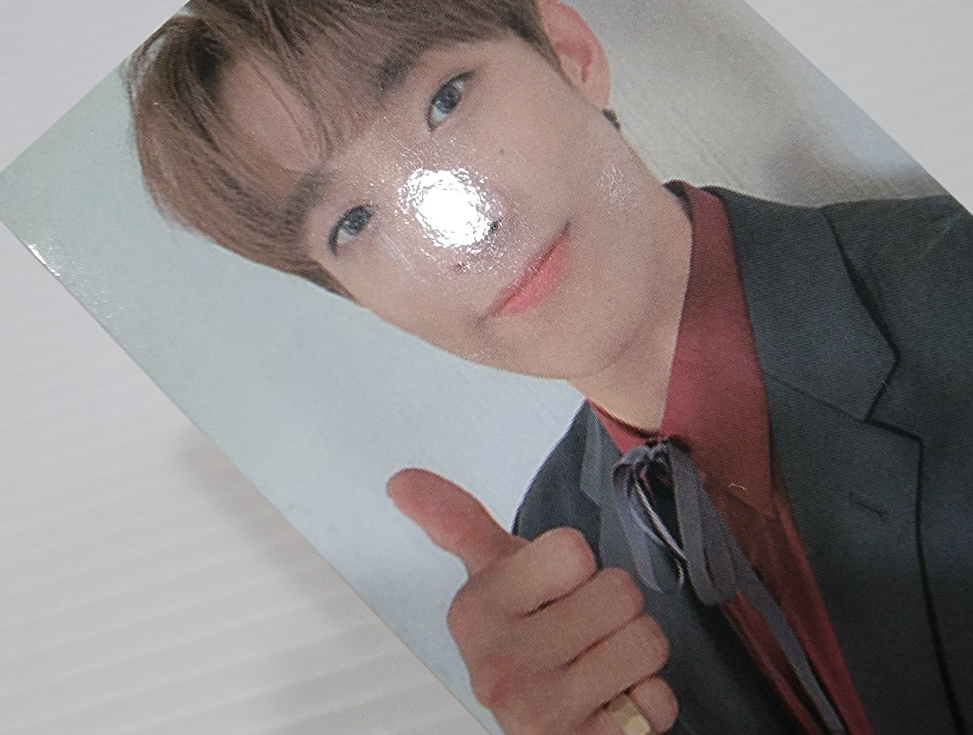 下排左2微凹痕及過臉淺痕跡