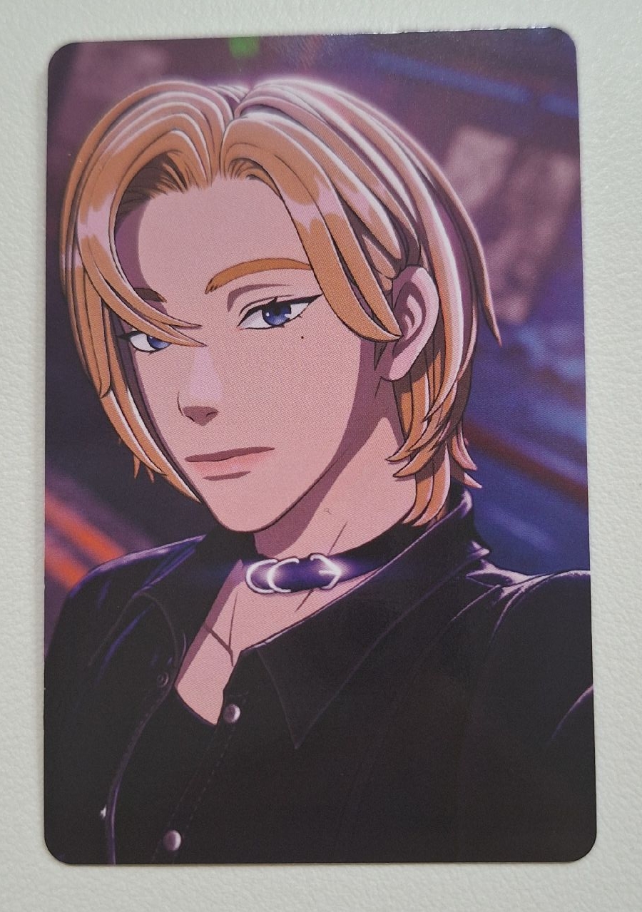 💜諾亞 迷三專卡 刀削般的面龐透著三分涼薄三分不屑四分漫不經心