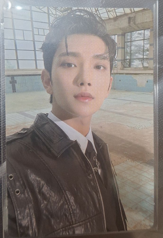 迷九專卡 洪知秀 皮外套大帥哥