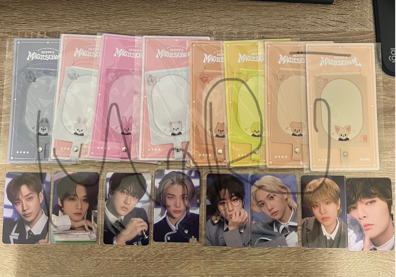 Stray kids 釜山 魔法學校 快閃店 手機墊片（含卡）magic school