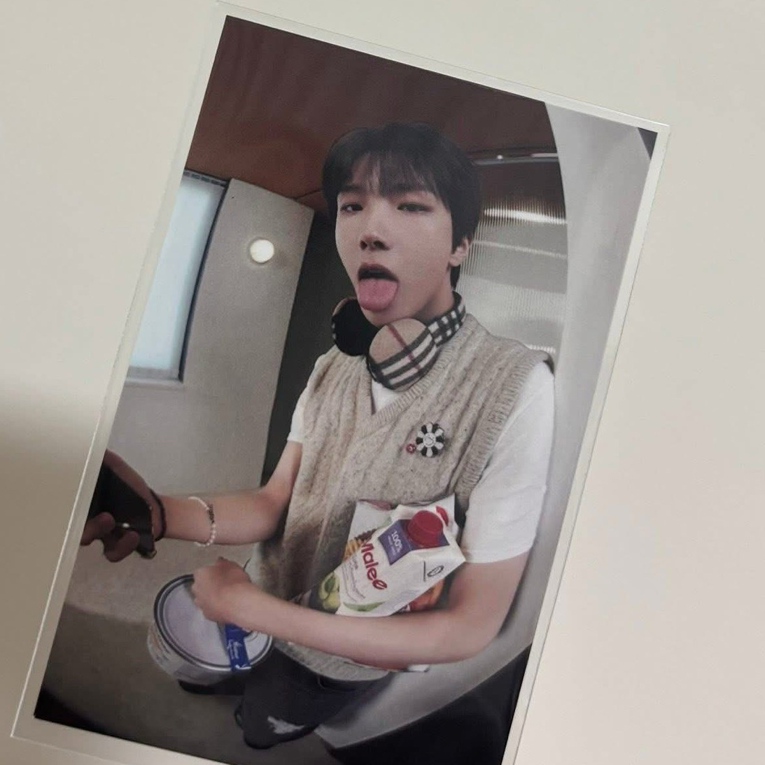 WHO! 環球 預售 特典卡 官拍 吐舌