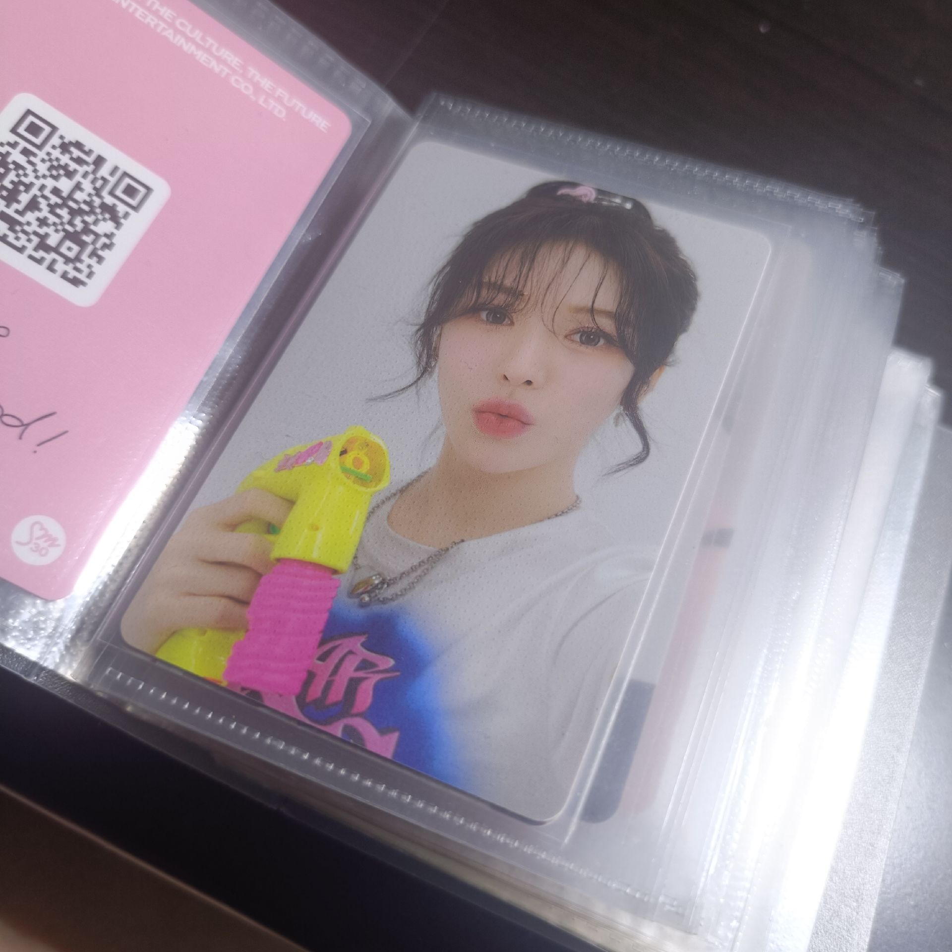 台中人手一支槍 另一隻手拿東泉