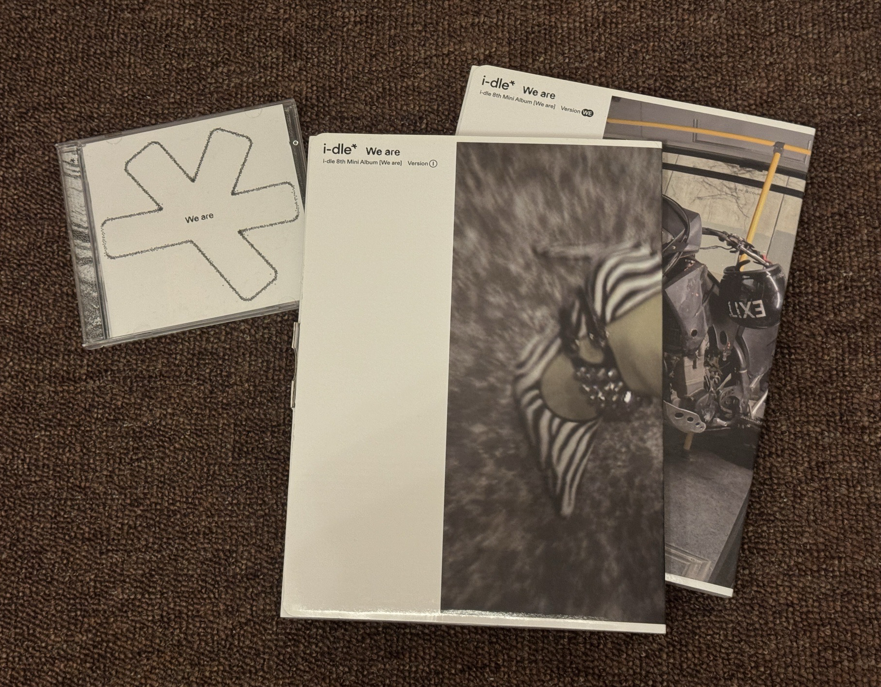 I-dle 迷8專 We are Jewel/I/We ver. 「無專卡」 全帶附官方海報