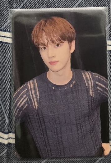 成燦正面叉腰（綁未拆專×1）