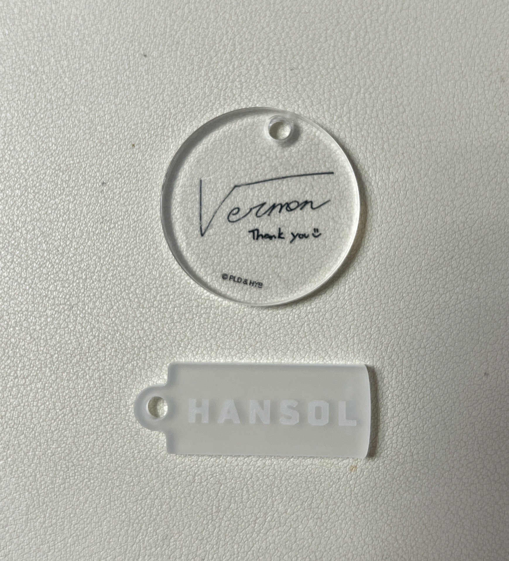 seventeen artist-made 快閃店壓克力吊飾