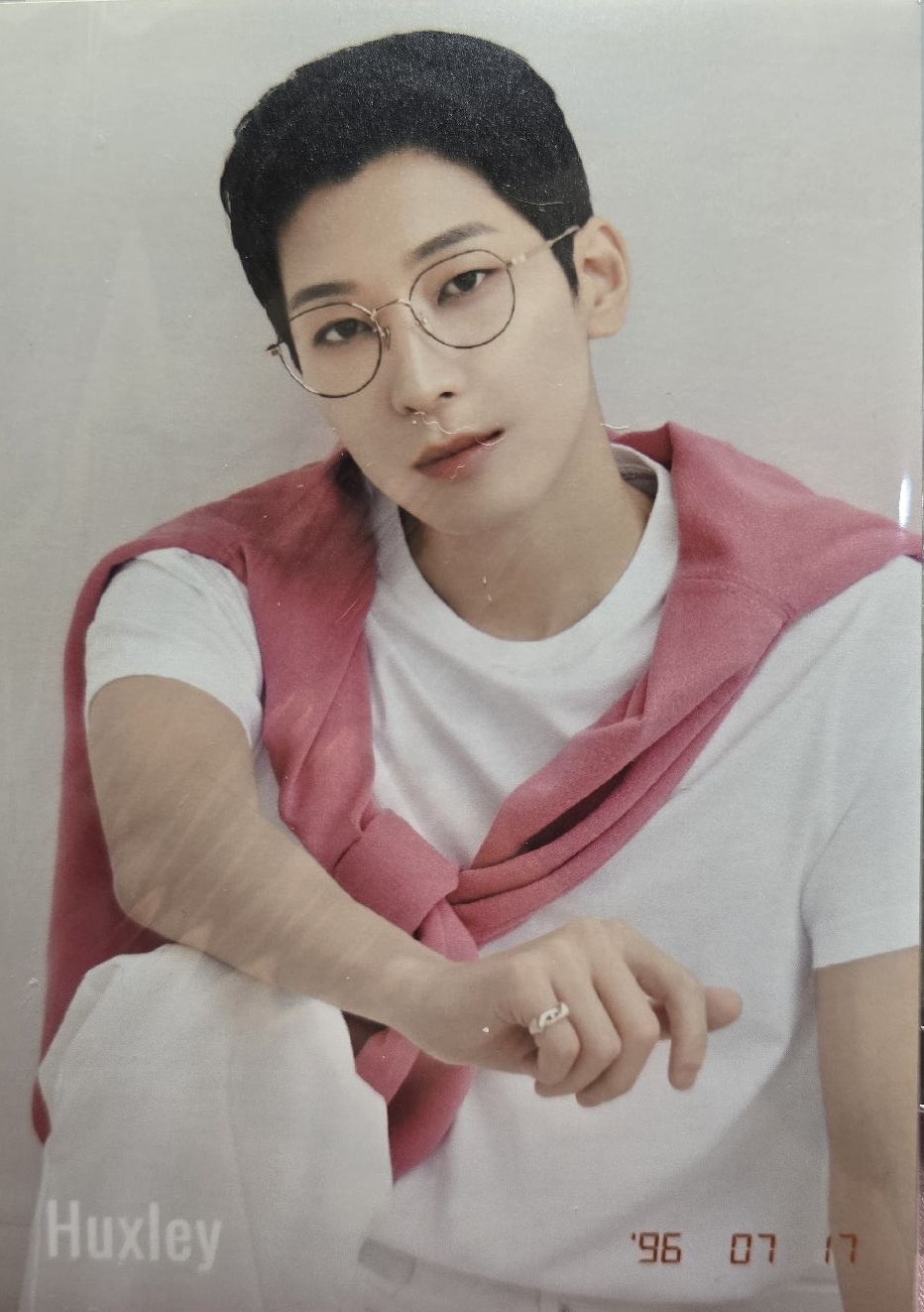 Huxley 粉毛衣眼鏡