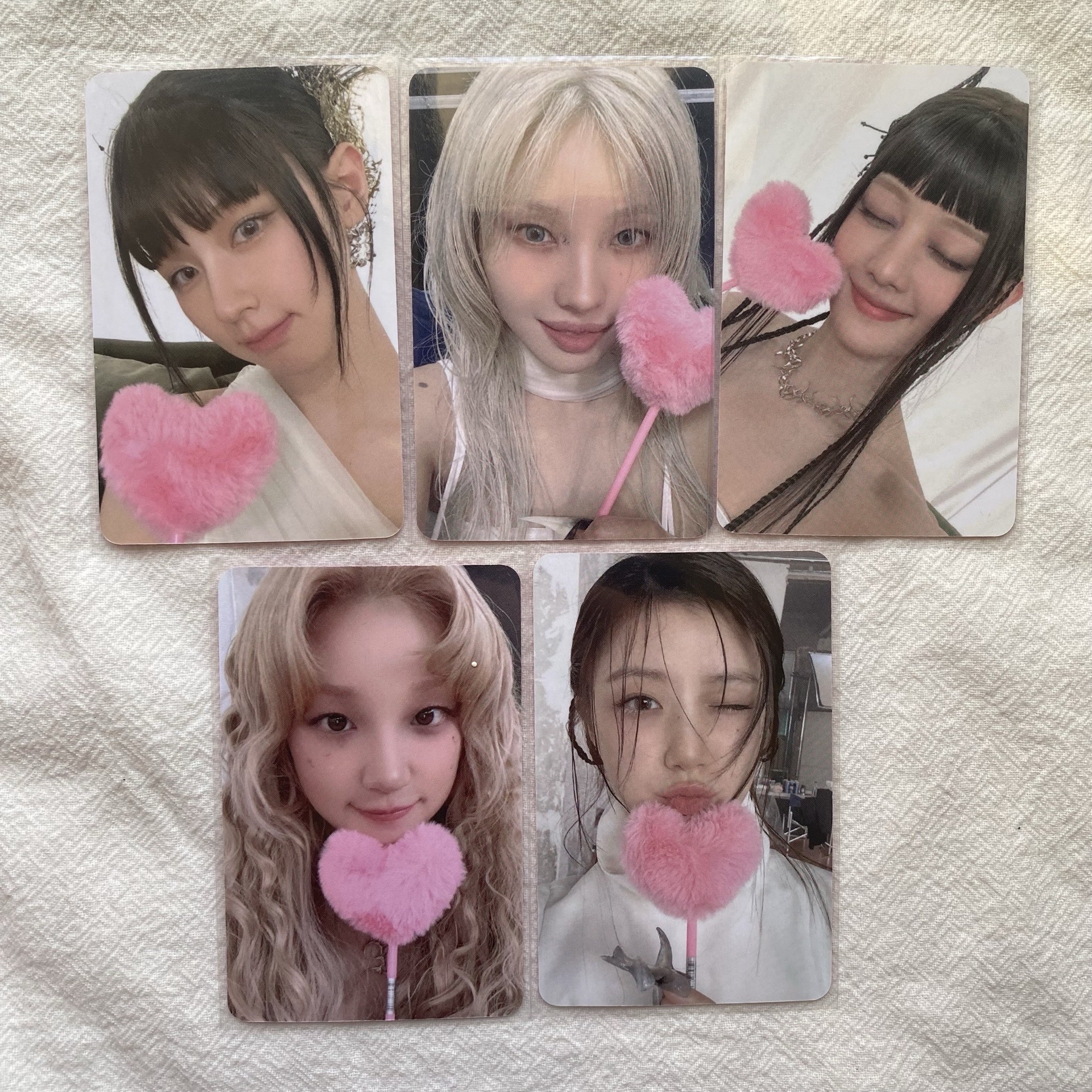 i-dle 星河預售特典 超便宜，平均一張特典只要100 卡背也很特別