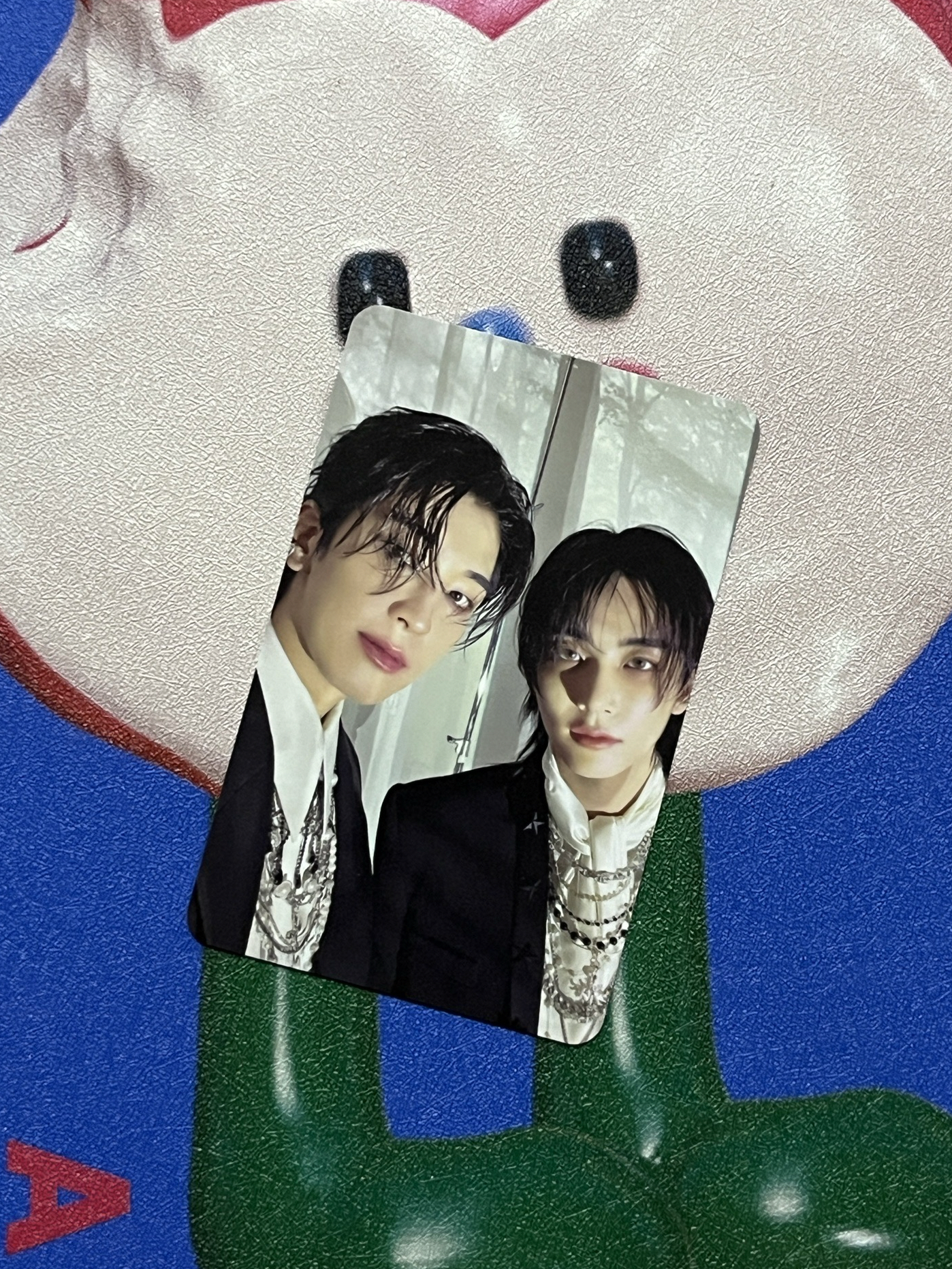 帥哥的旁邊還是帥哥