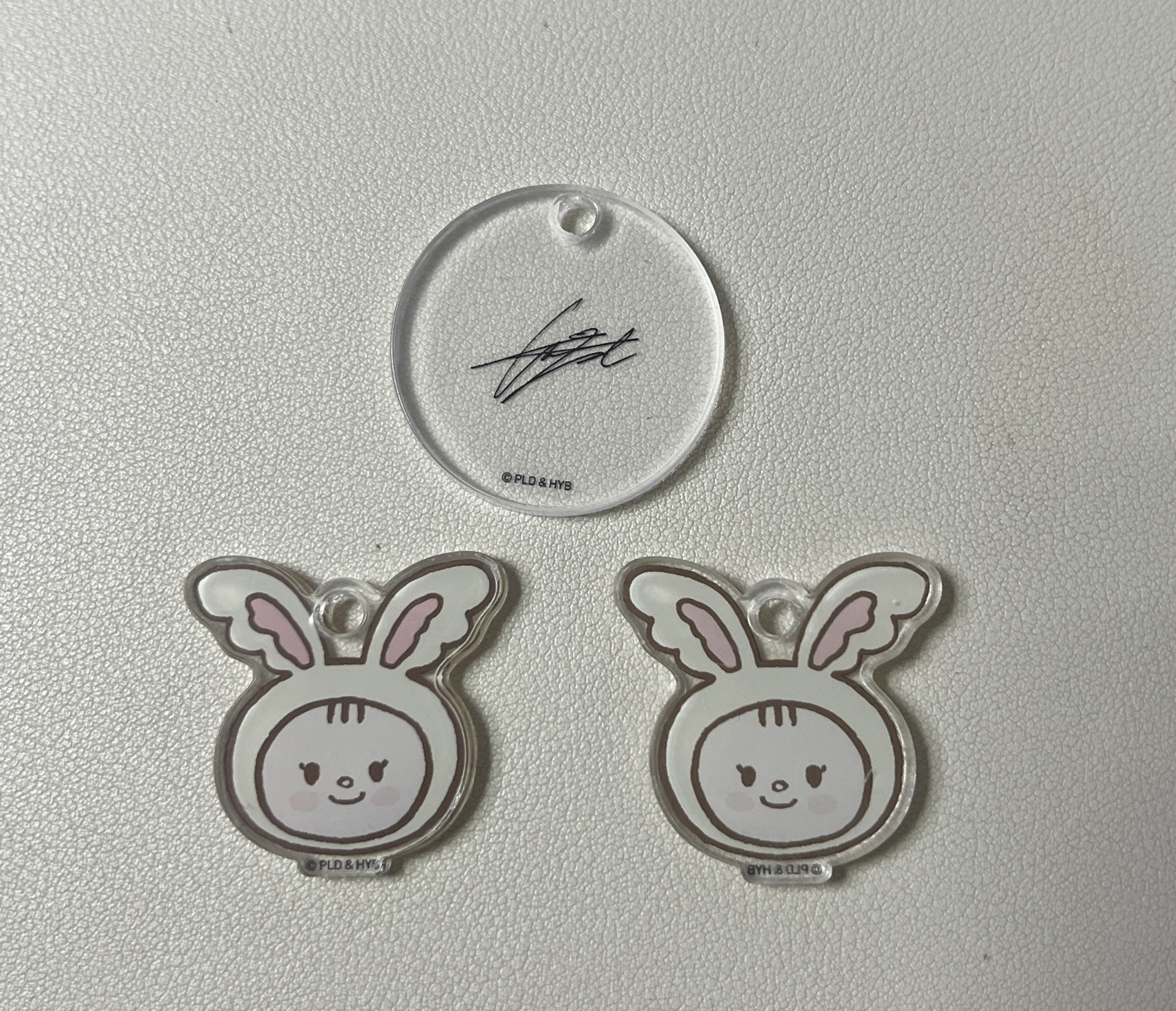 seventeen artist-made 快閃店壓克力吊飾