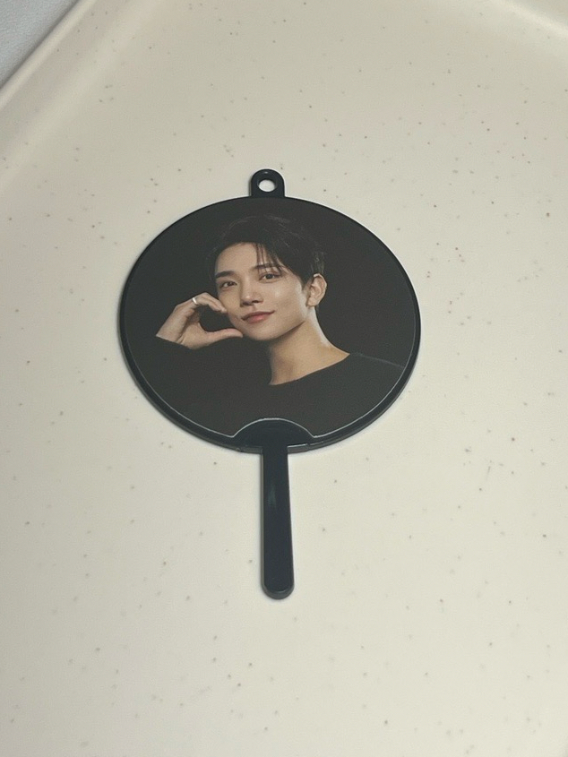 follow again 小黑扇 秀