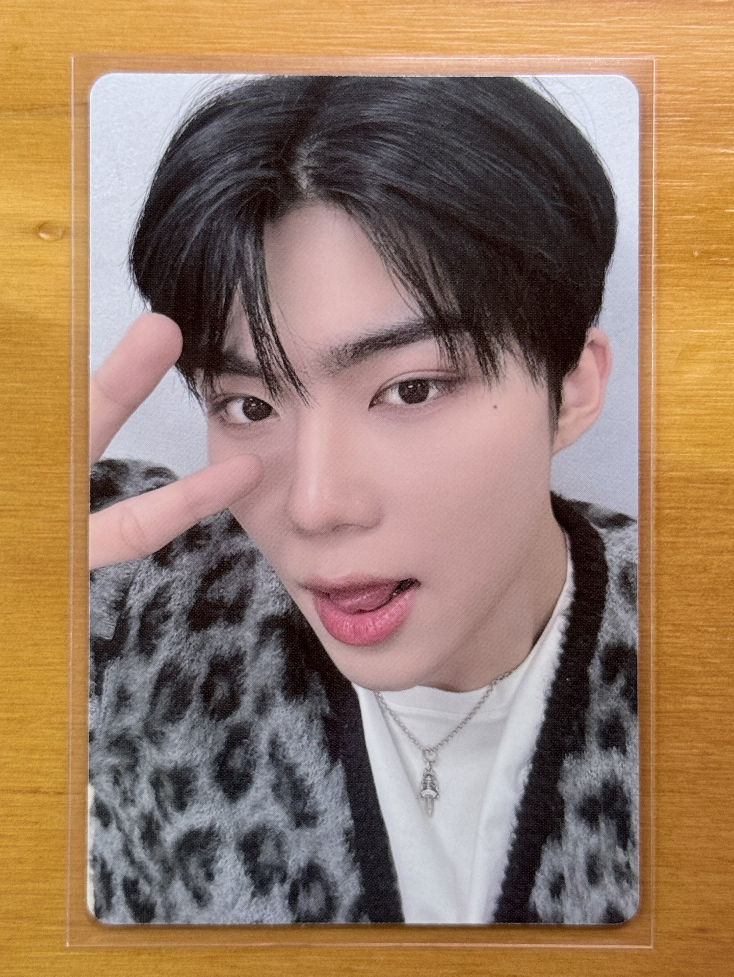 ZB1 TIMELESS WORLD 旭故事書卡