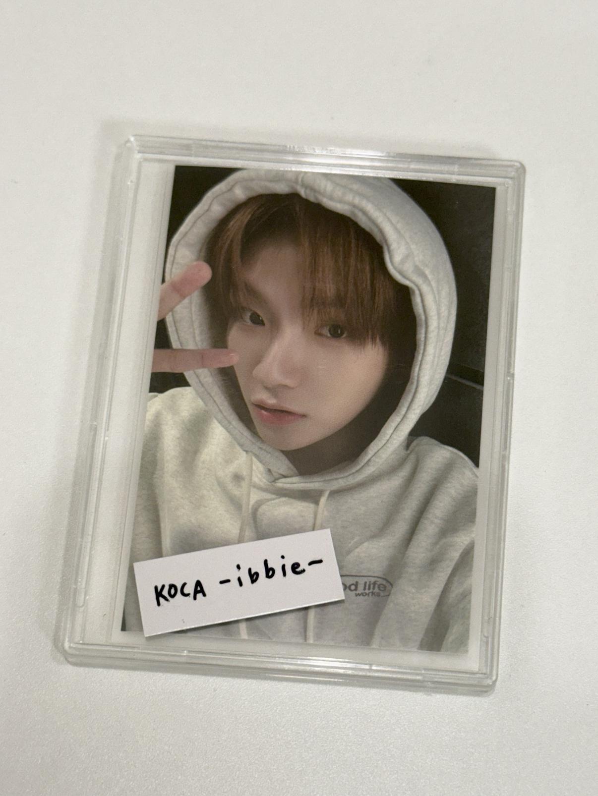 × BOYNEXTDOOR 金雲鶴 一週年項鍊卡 帽T比耶 卡背為手寫字