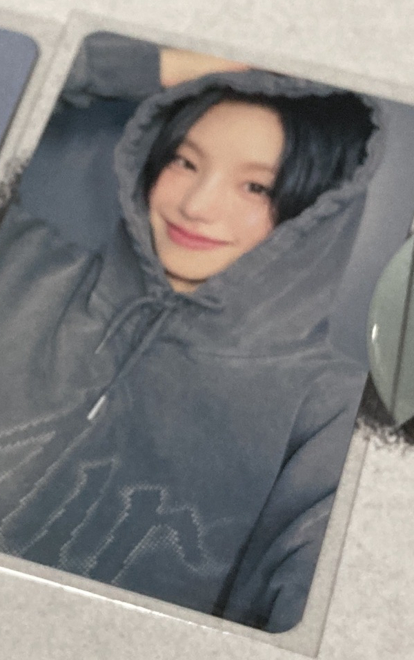 Yeji air快閃店衣服小卡