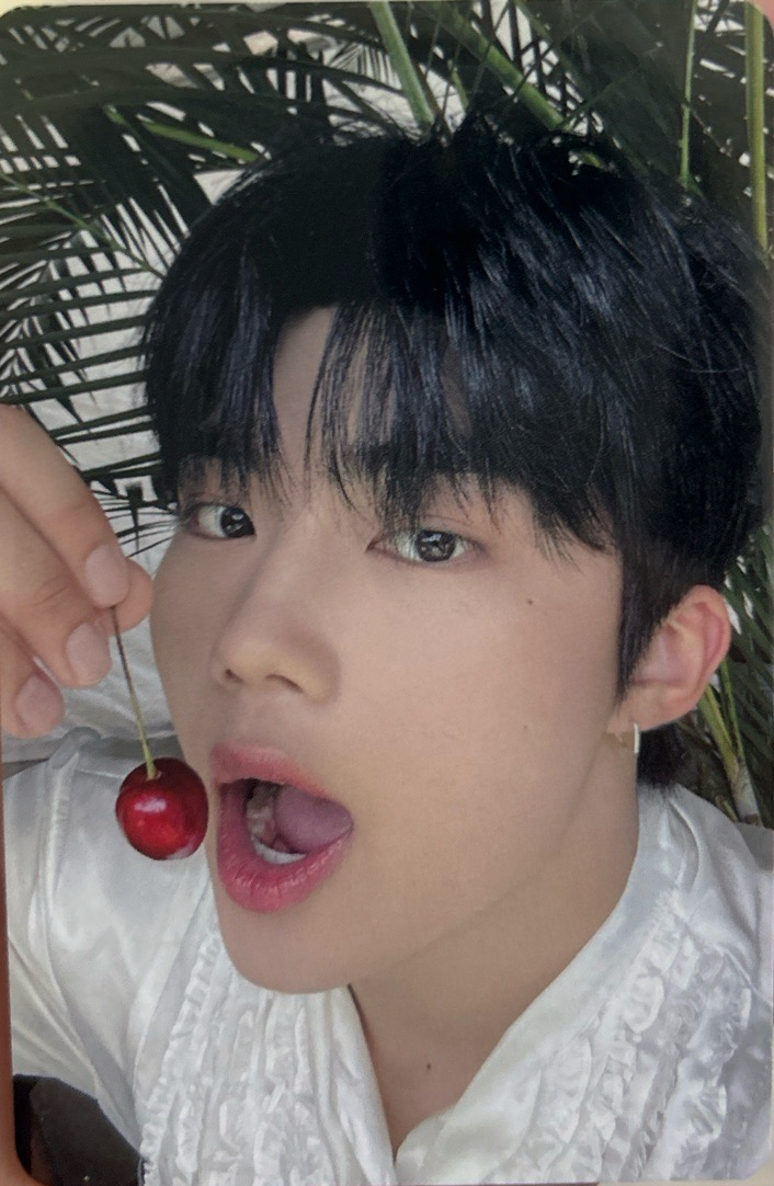 其實我是要炫耀我的眼下痣喇🍒