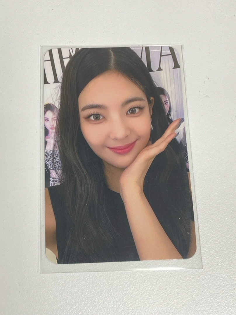 ITZY Lia sw特典卡 捧臉粒