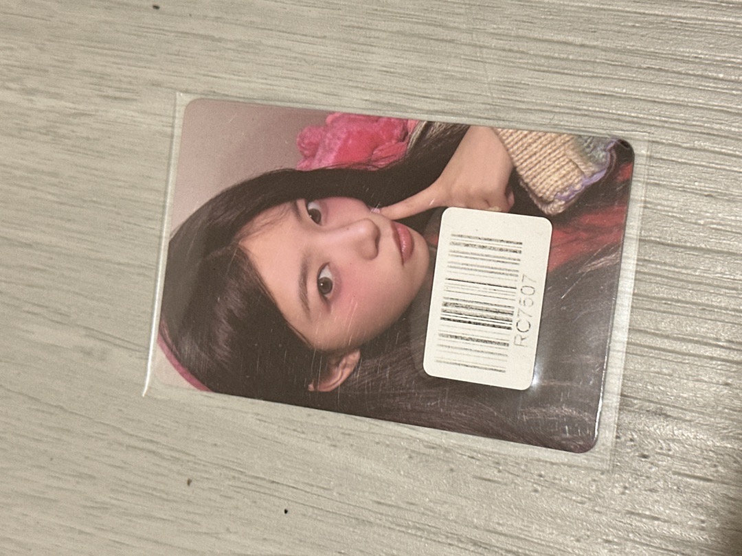 ILLIT Moka中文卡背